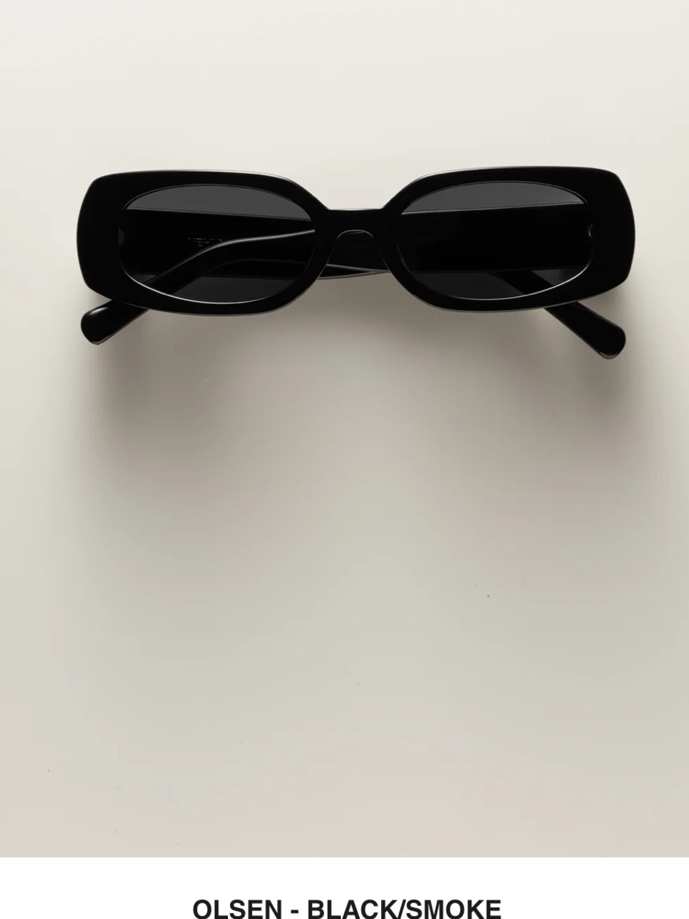 VEHLA Black Rectangular Sunglasses with Smoke Lenses